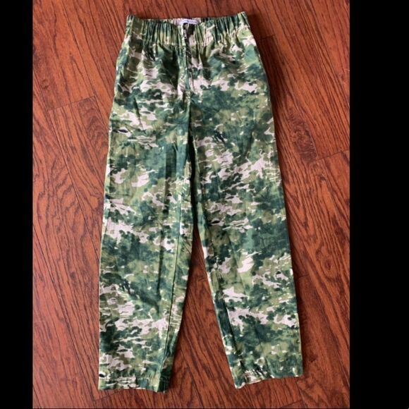 New Urban Outfitters high waist camo pants. XS - Picture 2 of 5